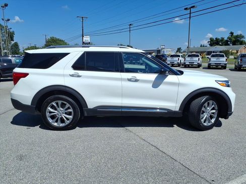 Used 2023 Ford Explorer Limited AWD/4WD image 3