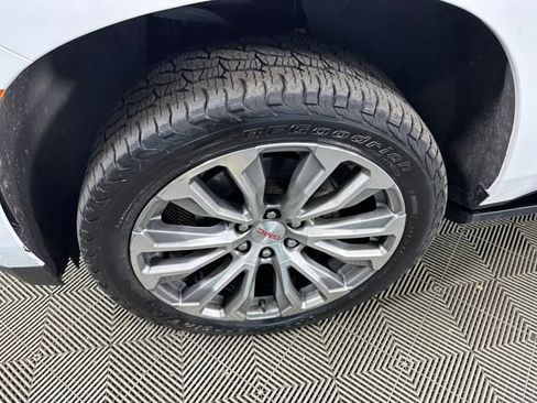 Used 2021 GMC Yukon Denali w/ Denali Premium Package image 10