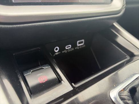 Used 2025 Subaru Outback Premium AWD/4WD image 19