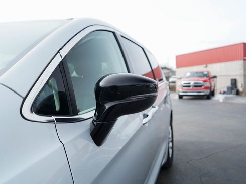 Used 2024 Chrysler Pacifica Touring-L image 33