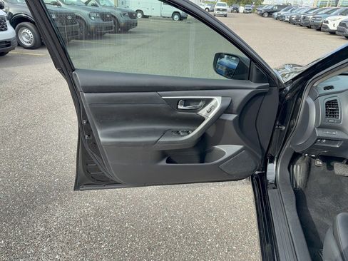 Used 2017 Nissan Altima 2.5 SR w/ Midnight Edition Package image 8