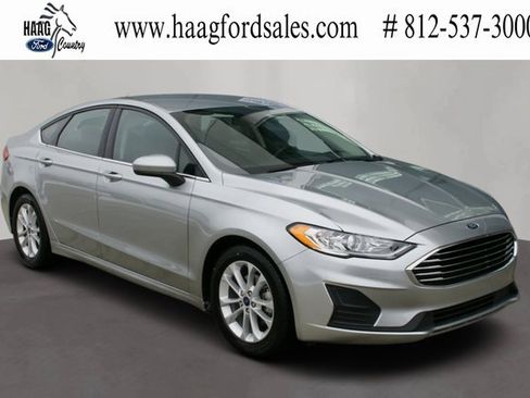 Used 2020 Ford Fusion SE image 1