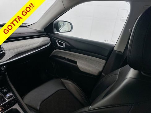 Used 2022 Jeep Compass Latitude AWD/4WD image 21