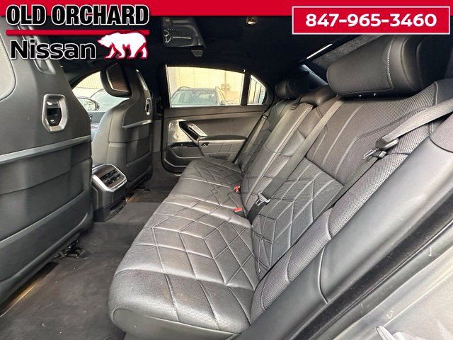Used 2023 BMW i7 xDrive60 AWD/4WD image 15