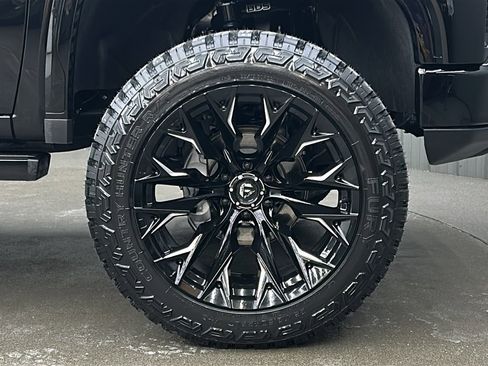 Used 2025 GMC Sierra 1500 Denali Ultimate image 9