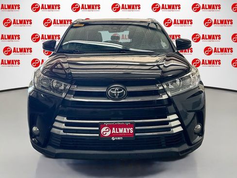 Used 2018 Toyota Highlander Limited FWD image 2