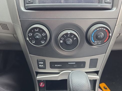 Used 2013 Toyota Corolla LE image 24