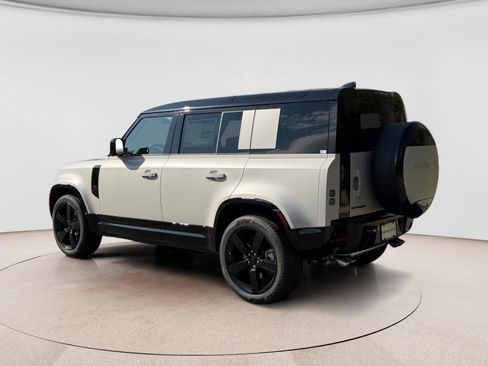 New 2026 Land Rover Defender 110 X-Dynamic SE AWD/4WD image 3