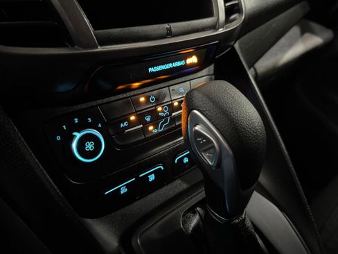 Used 2020 Ford Transit Connect XLT image 24