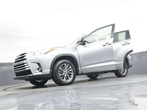 Used 2018 Toyota Highlander XLE FWD image 43