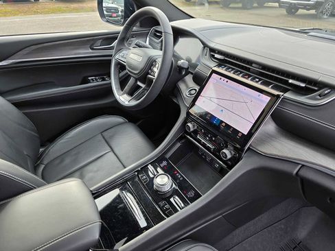 Used 2023 Jeep Grand Cherokee Overland w/ Luxury Tech Group IV image 15