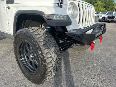 Used 2018 Jeep Wrangler Unlimited Sahara AWD/4WD image 7