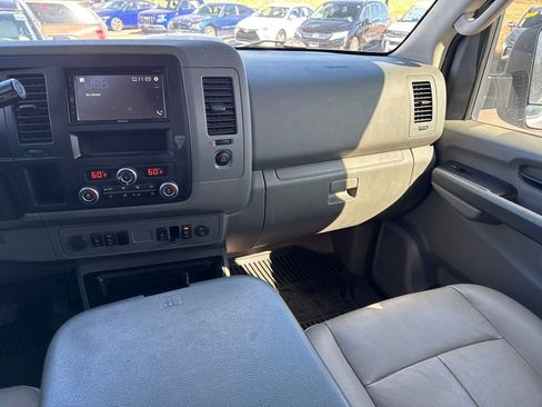 Used 2013 Nissan NV 3500 SL w/ Technology Pkg image 33