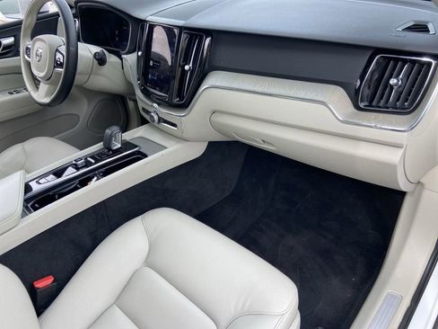 Used 2023 Volvo XC60 B5 Plus image 26
