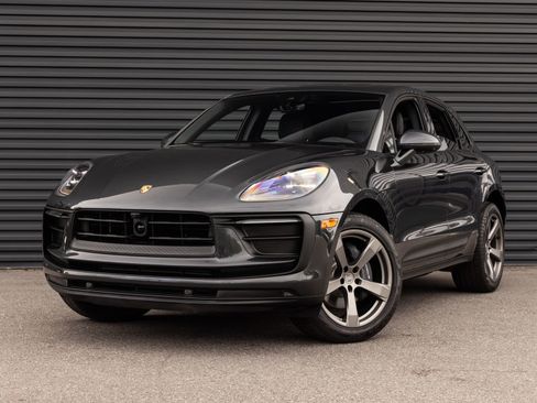 Certified 2025 Porsche Macan AWD/4WD image 1