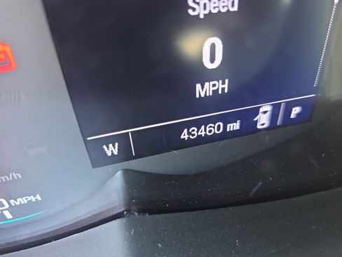 Used 2020 Chevrolet Trax LT w/ Redline Edition image 11