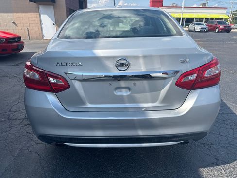 Used 2016 Nissan Altima 2.5 SV w/ Convenience Package FWD image 4