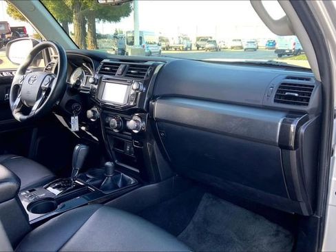 Used 2018 Toyota 4Runner TRD Off-Road Premium w/ TRD Performance Package image 15