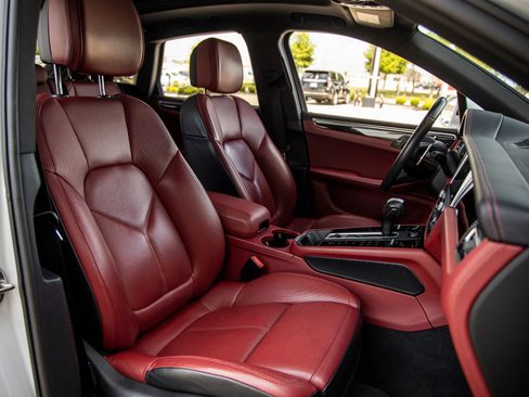 Certified 2023 Porsche Macan image 47