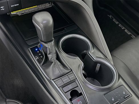 Used 2018 Toyota Camry XLE image 19