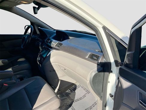 Used 2015 Honda Odyssey Touring Elite image 31