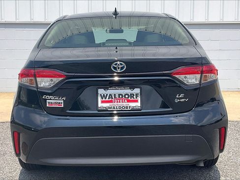 Used 2025 Toyota Corolla LE FWD image 5