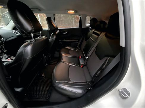 Used 2019 Jeep Compass Latitude w/ Cold Weather Group image 29