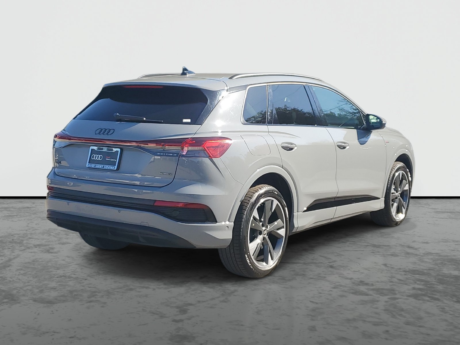 Used 2024 Audi Q4 e-tron Premium Plus AWD/4WD image 4