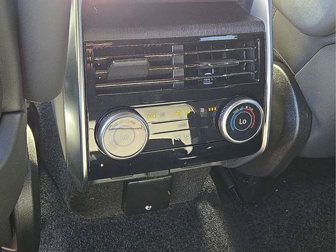 Used 2025 Land Rover Range Rover SE image 15