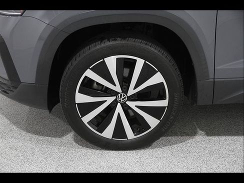 Certified 2022 Volkswagen Taos SE FWD image 21