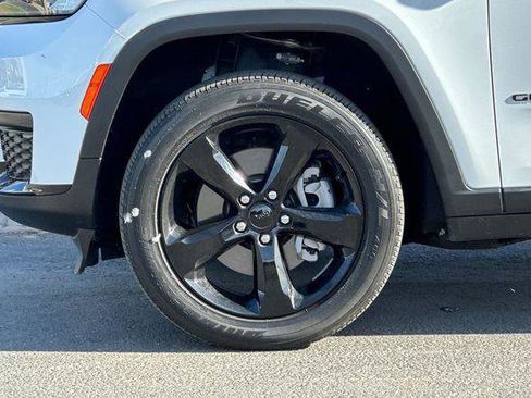 Certified 2023 Jeep Grand Cherokee L Laredo image 26