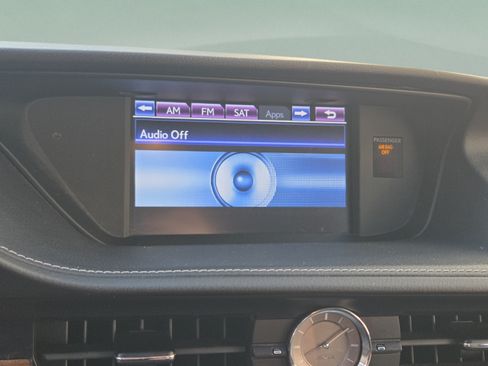 Used 2013 Lexus ES 300h w/ Luxury Pkg FWD image 18