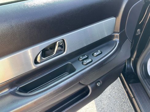 Used 2004 Ford Thunderbird Deluxe image 8