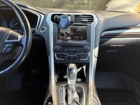 Used 2016 Ford Fusion SE w/ Equipment Group 202A image 24