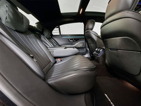 Used 2022 Mercedes-Benz S 500 4MATIC w/ AMG Line Package image 25