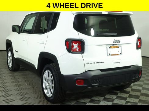 Used 2023 Jeep Renegade Latitude AWD/4WD image 4