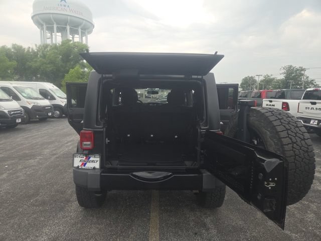 Used 2018 Jeep Wrangler Unlimited Sahara AWD/4WD image 37