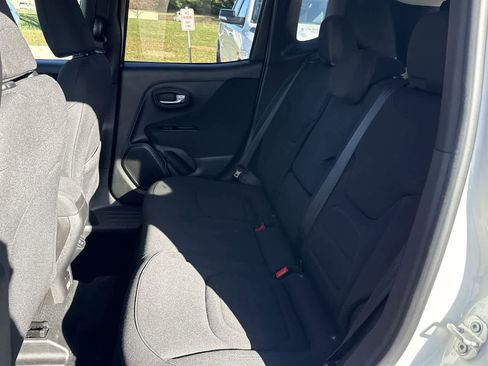 Used 2020 Jeep Renegade Latitude w/ Cold Weather Group image 19