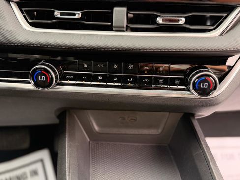 Used 2025 Chevrolet Equinox LT w/ Convenience Package II image 25