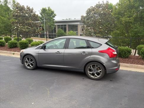 Used 2014 Ford Focus SE w/ Equipment Group 201A FWD image 5