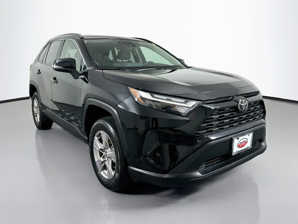 Used 2025 Toyota RAV4 XLE FWD image 3