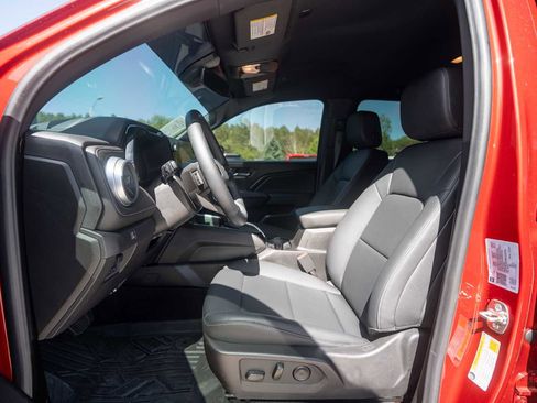 Used 2024 Chevrolet Colorado LT w/ LT Convenience Package III RWD image 10