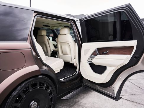 Used 2024 Land Rover Range Rover Long Wheelbase SE image 35