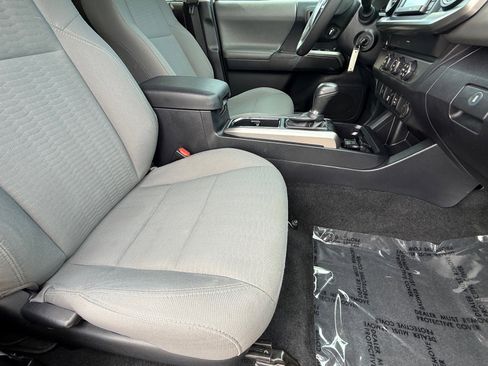 Used 2019 Toyota Tacoma SR5 RWD image 10