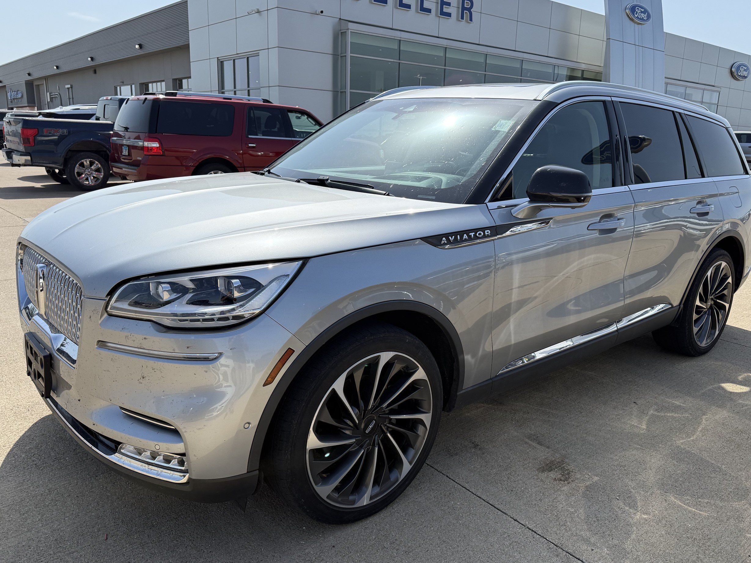 Used 2020 Lincoln Aviator Reserve w/ Equipment Group 202A AWD/4WD image 3