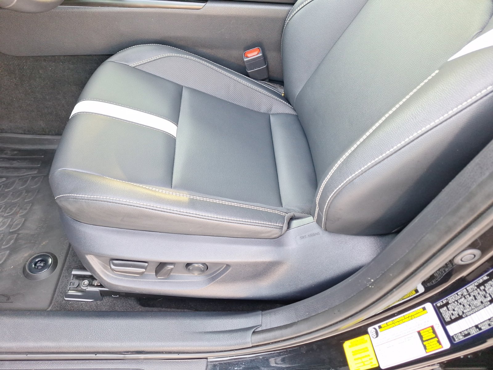 Used 2025 Toyota Camry SE w/ Convenience Package FWD image 16