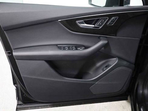 Used 2022 Audi Q7 Premium w/ Convenience Package image 16