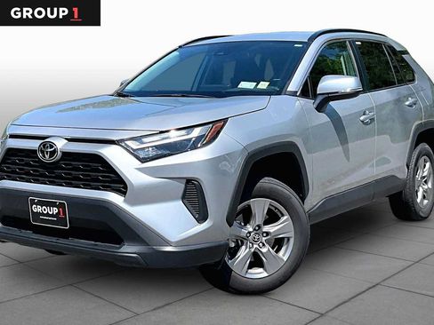 Used 2025 Toyota RAV4 XLE AWD/4WD image 1