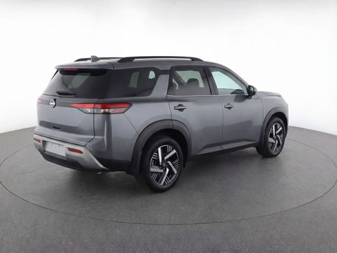 Used 2025 Nissan Kicks SV image 9