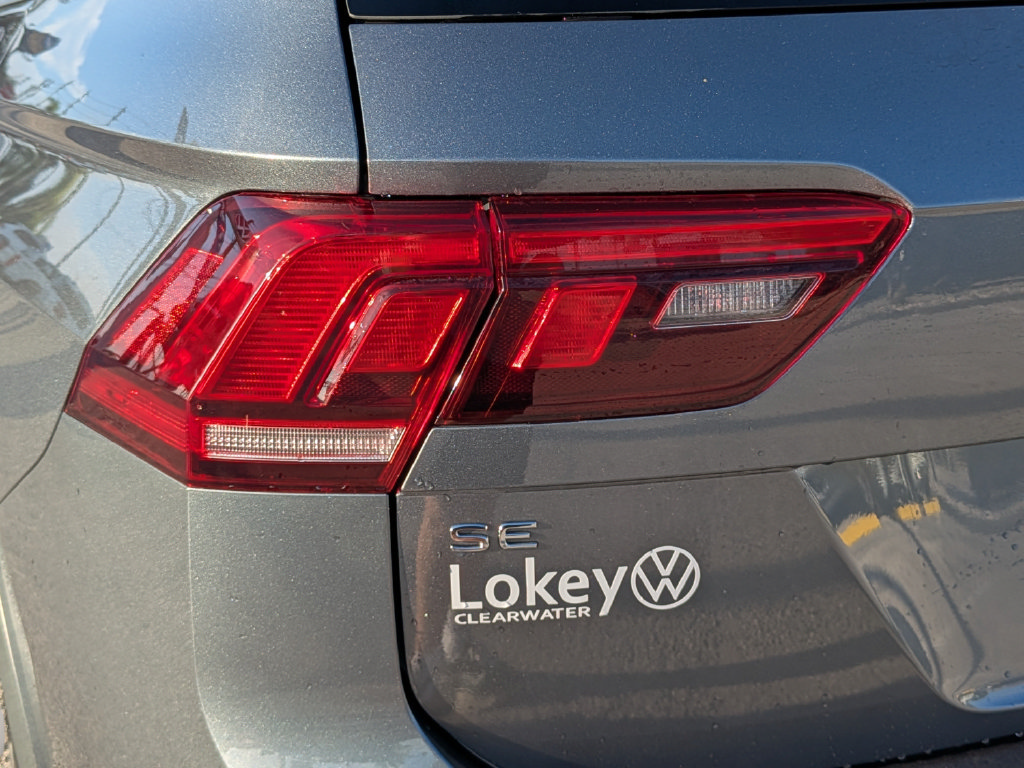 Certified 2023 Volkswagen Tiguan SE R-Line FWD image 8